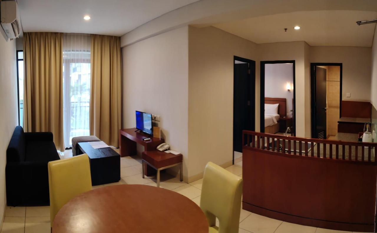 Grand Kuta Hotel And Residence Legian Exteriör bild