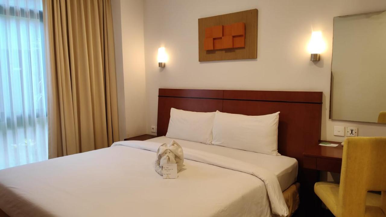Grand Kuta Hotel And Residence Legian Exteriör bild