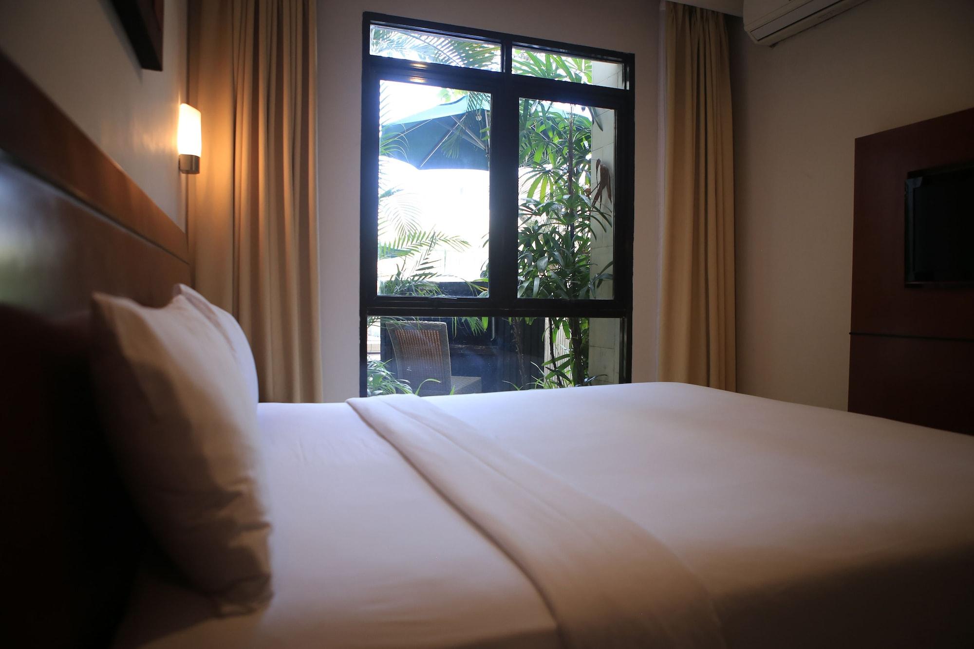 Grand Kuta Hotel And Residence Legian Exteriör bild
