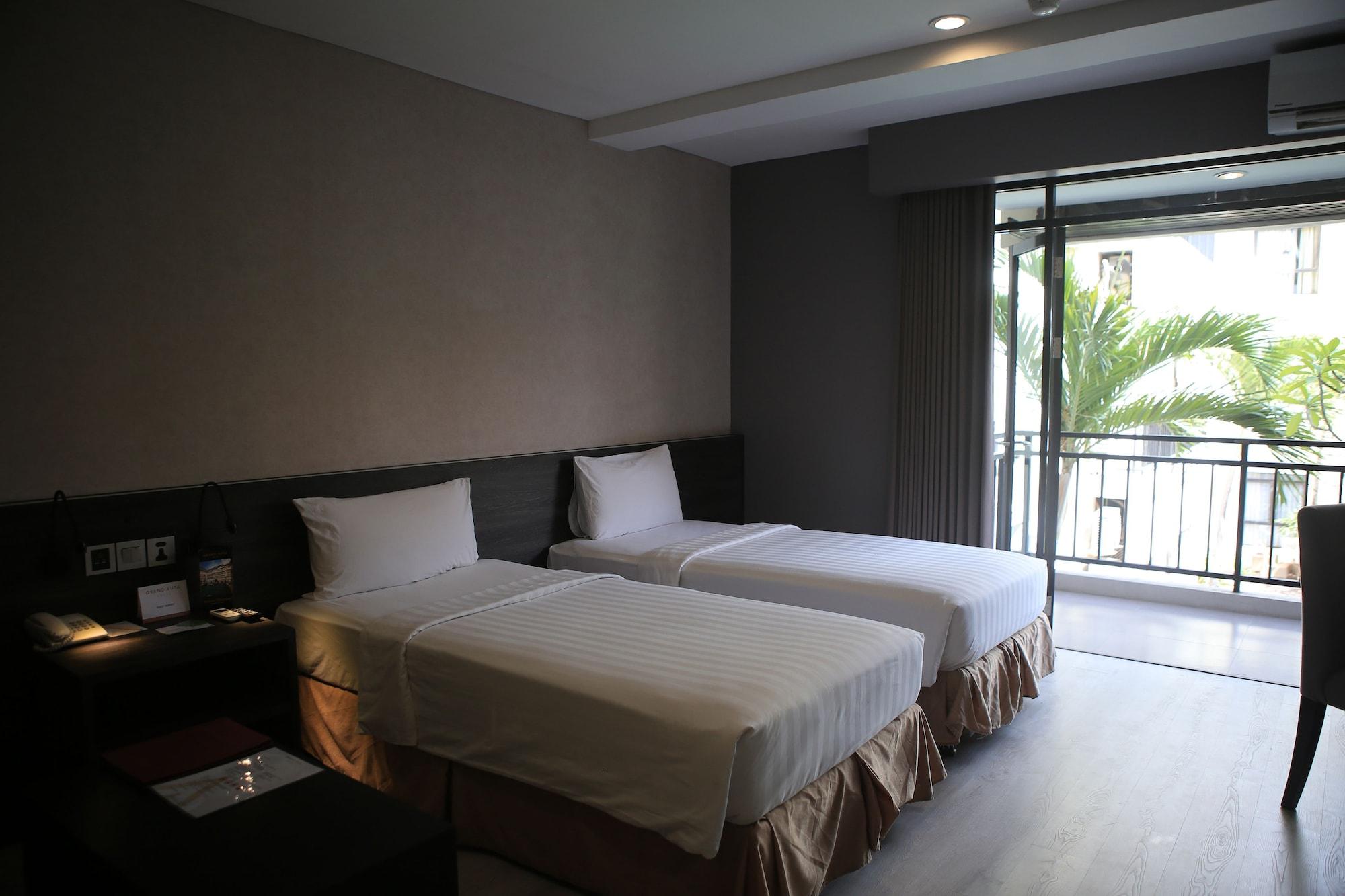 Grand Kuta Hotel And Residence Legian Exteriör bild