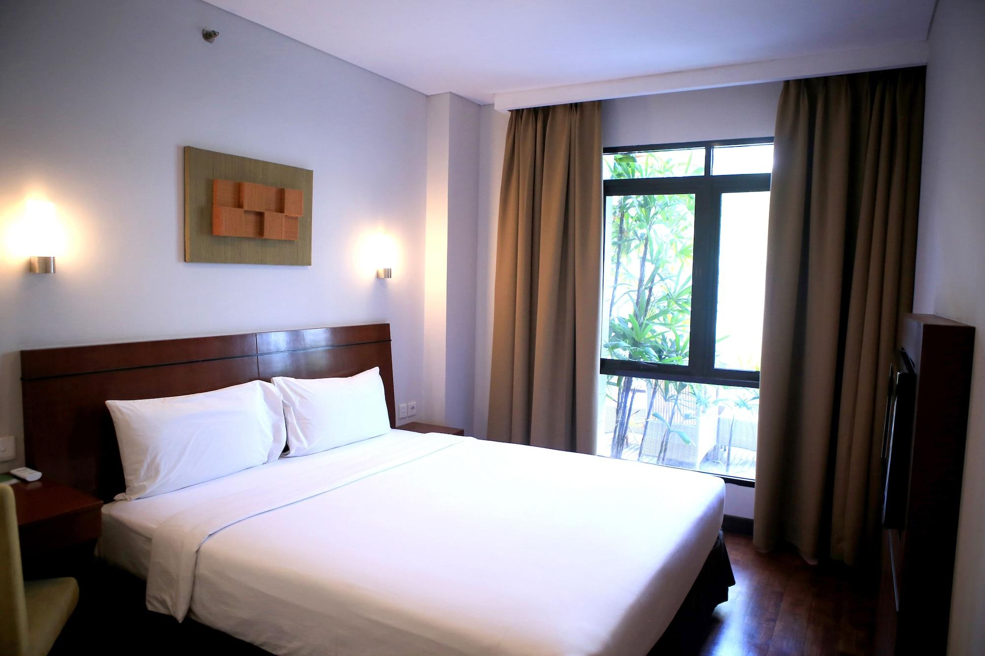 Grand Kuta Hotel And Residence Legian Exteriör bild