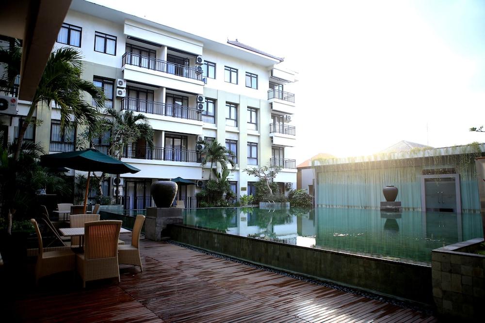 Grand Kuta Hotel And Residence Legian Exteriör bild