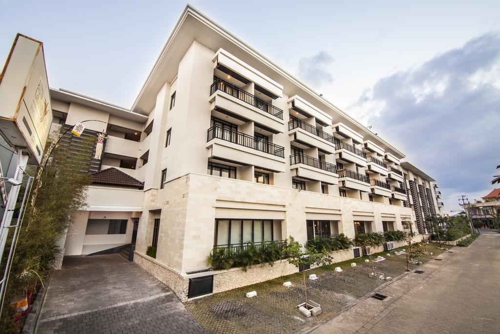 Grand Kuta Hotel And Residence Legian Exteriör bild